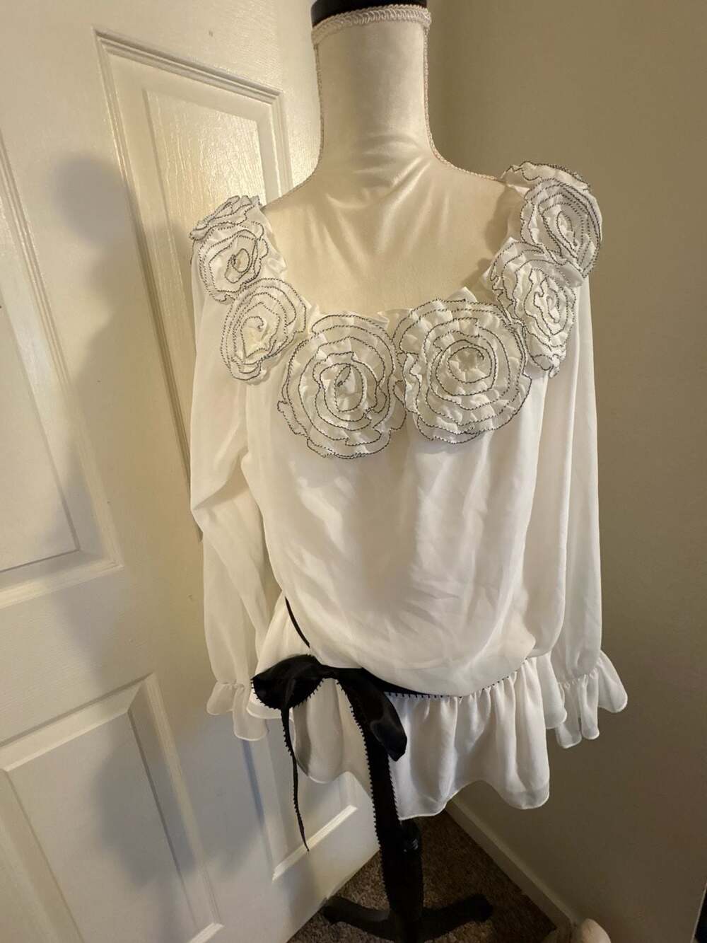 Whimsical Adrianna Papell Evening Essentials Blouse Size 1X White Rose Neckline